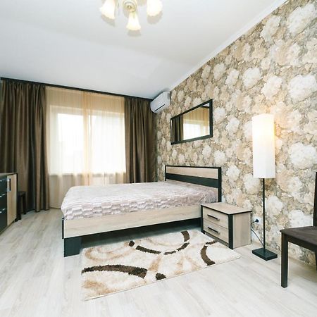 Poznyaky Apartments Patriotika Kiev Exterior photo