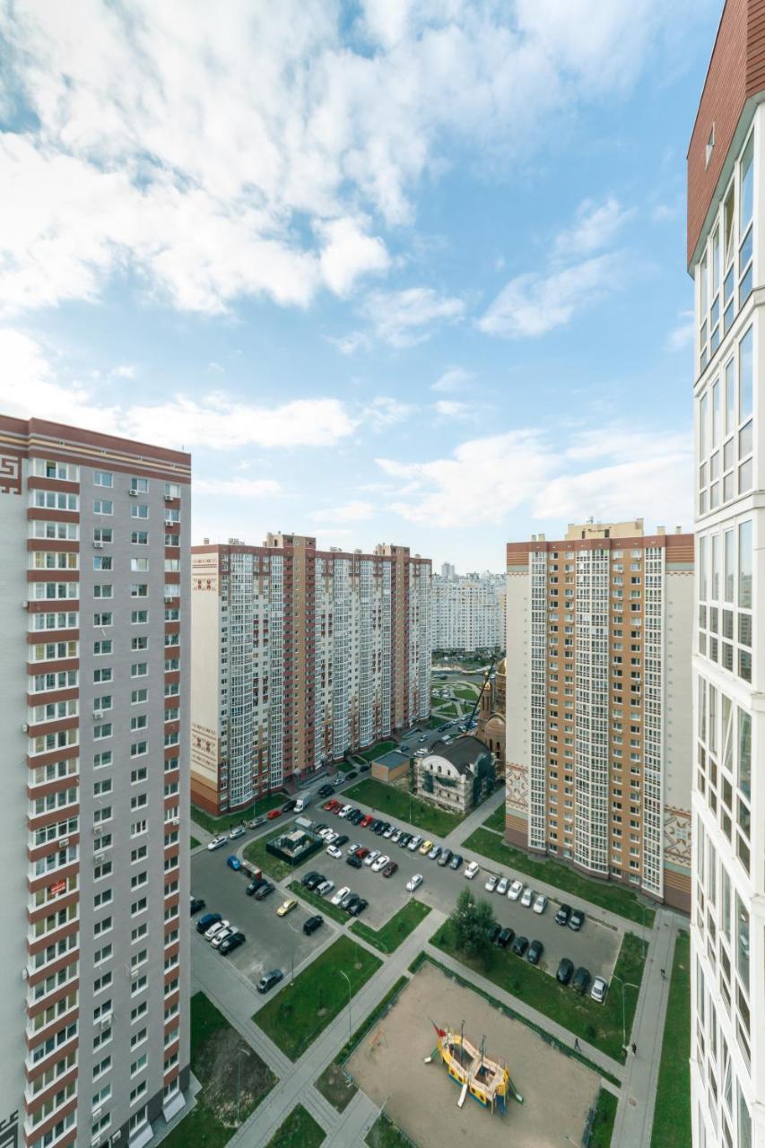 Poznyaky Apartments Patriotika Kiev Exterior photo