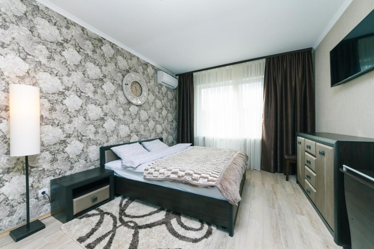 Poznyaky Apartments Patriotika Kiev Exterior photo