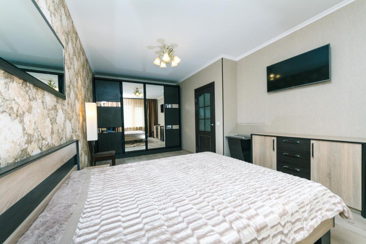 Poznyaky Apartments Patriotika Kiev Exterior photo