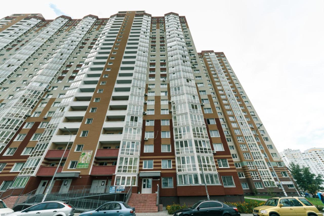 Poznyaky Apartments Patriotika Kiev Exterior photo