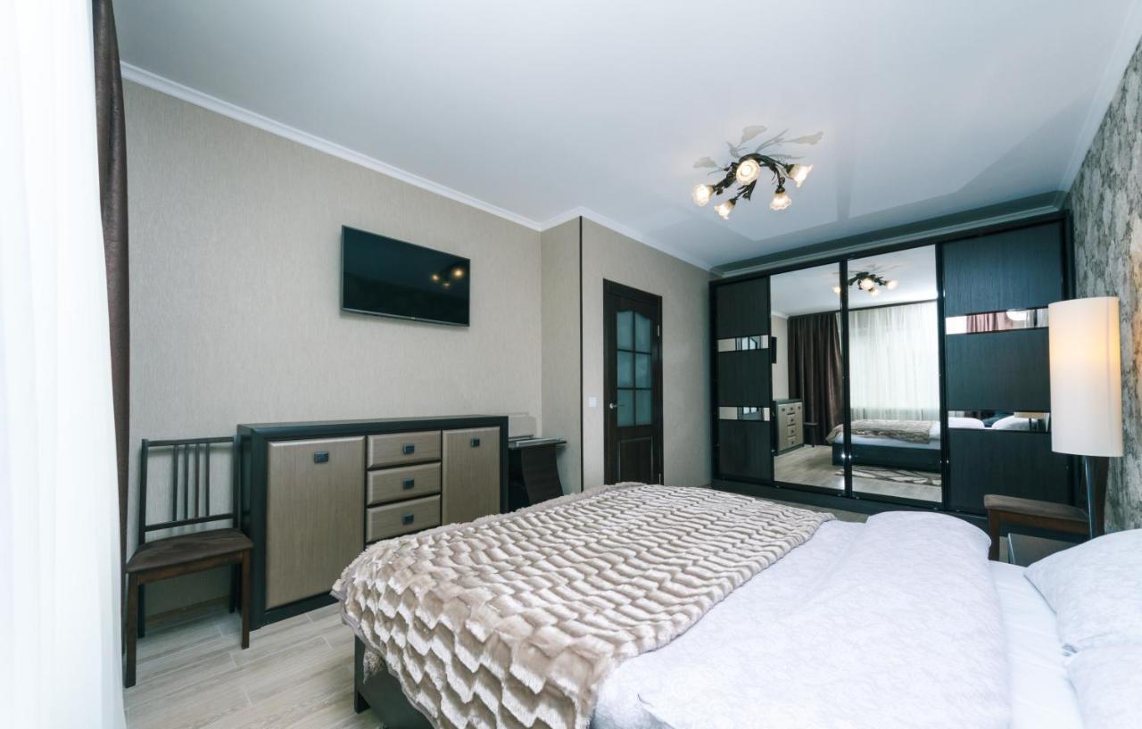 Poznyaky Apartments Patriotika Kiev Exterior photo